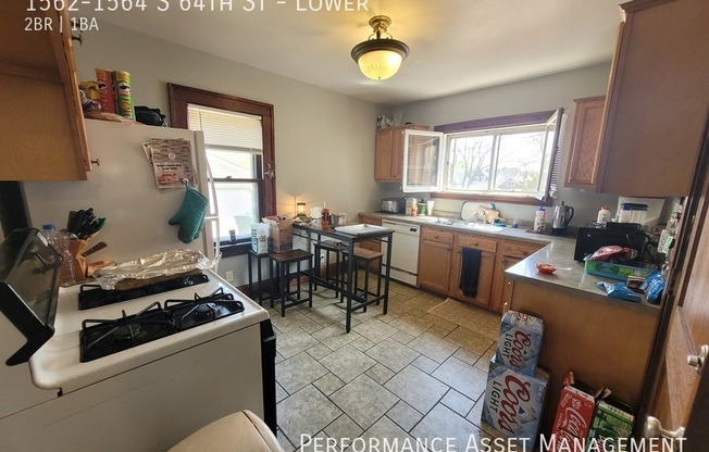 1562 1564 S 64 ST