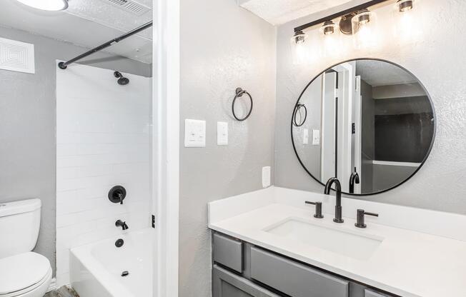 1 bed, 1 bath, 755 sqft, $1,670