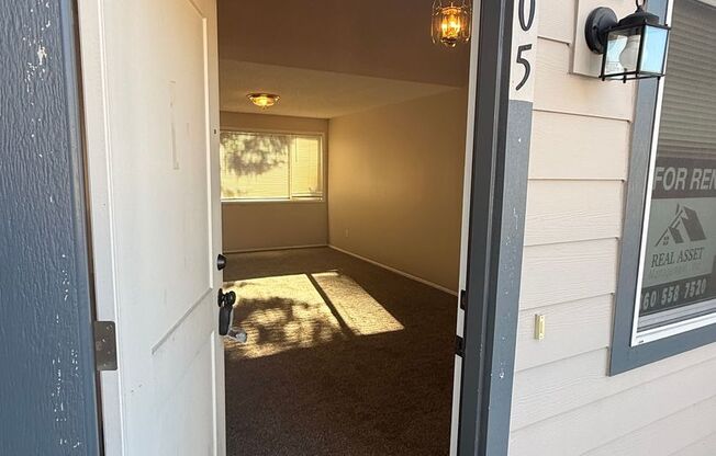 Spacious 1 Bedroom Duplex, Great Location, W/D In Unit, Bright Living Space!!