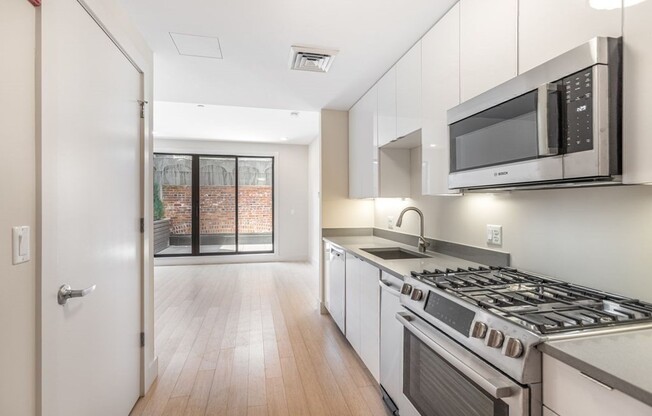 2 beds, 2 baths, 891 sqft, $4,350, Unit 708