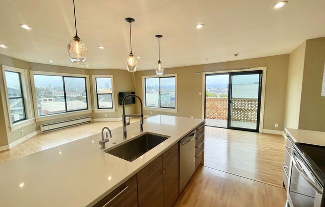Eureka Valley / Dolores Hts. Luxury Condo w/Views, Deck, Parking – A MUST SEE!