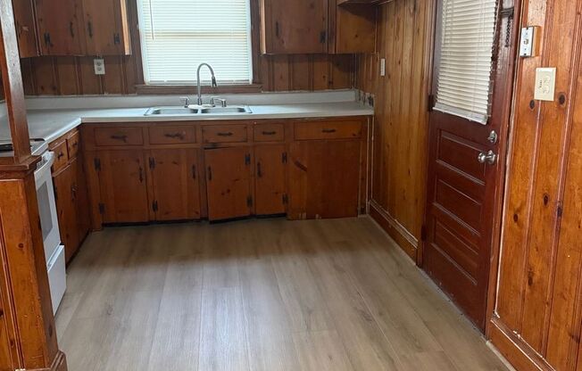 3 bedroom 1 bathroom house