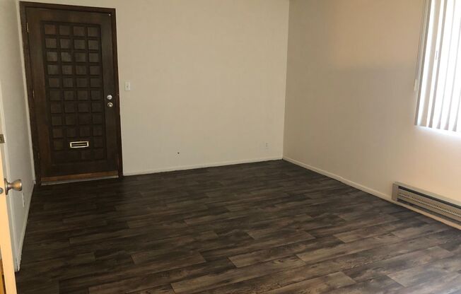 1 bed, 1 bath, 620 sqft, $1,095, Unit 12