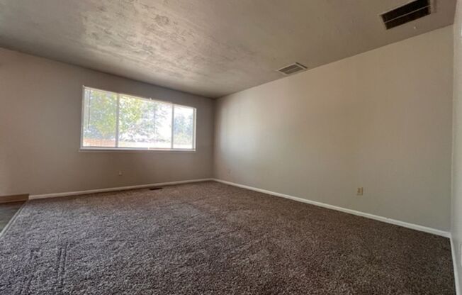Affordable & Centrally Located Meridian Gem w/ Great Kitchen!