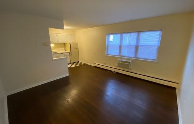 1579 Farwell
