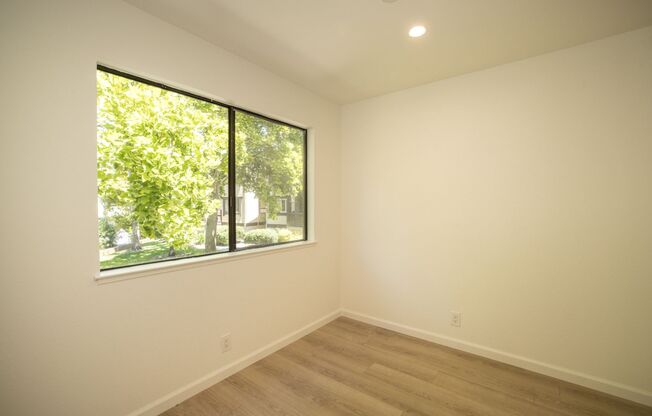 Completely Remodeled 2 Bed, 2 Bath Condo in Desirable Greenhouse Complex!