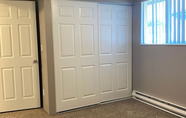 2 beds, 1 bath, 830 sqft, $1,220, Unit J-230