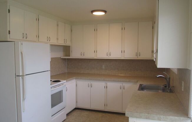 2 beds, 1 bath, $1,995