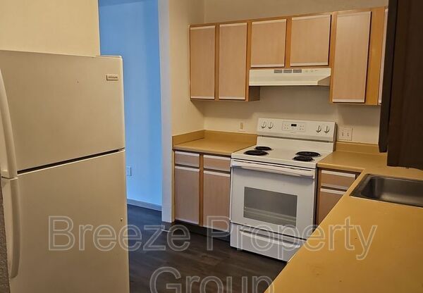 2 beds, 1 bath, 855 sqft, $975