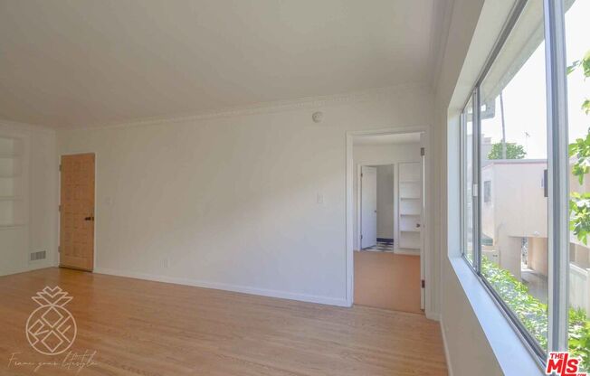 2260 FOX HLS DR