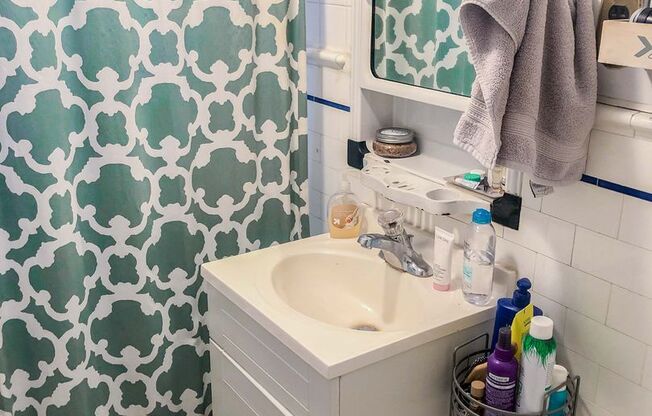 1 bed, 1 bath, 834 sqft, $1,950, Unit 436-1H