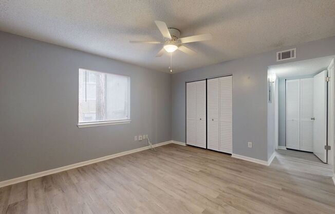 2/2 Condo in Mandarin Glen