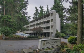 Beautiful updated Condo in Bellevue! (photos are not up to date)