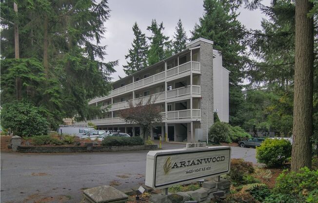 Beautiful updated Condo in Bellevue! (photos are not up to date)