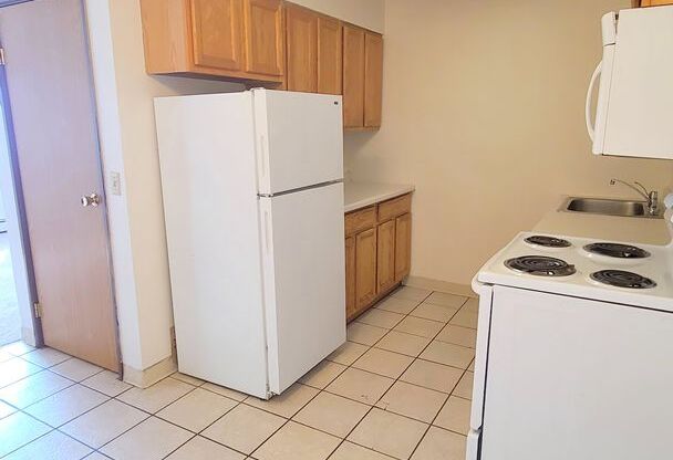 2 beds, 1 bath, 860 sqft, $740, Unit 126