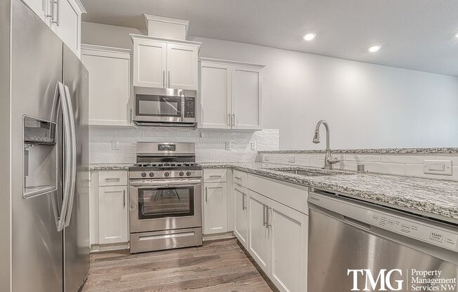 3 Bedroom, 2.5 Bath Townhome In Ridgefield!