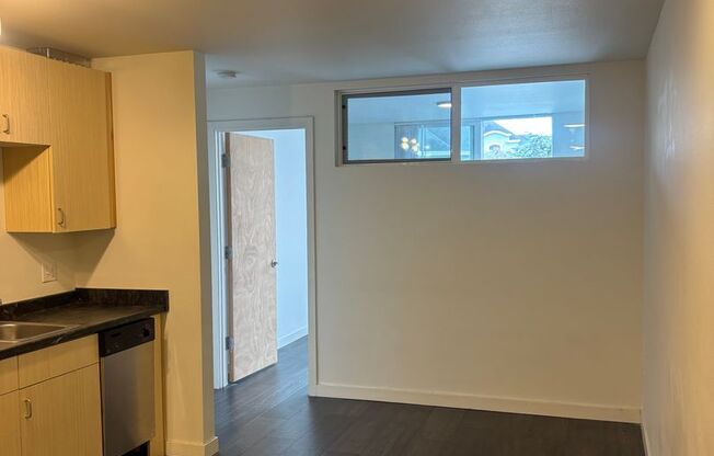 2 beds, 1 bath, 574 sqft, $1,795, Unit 305