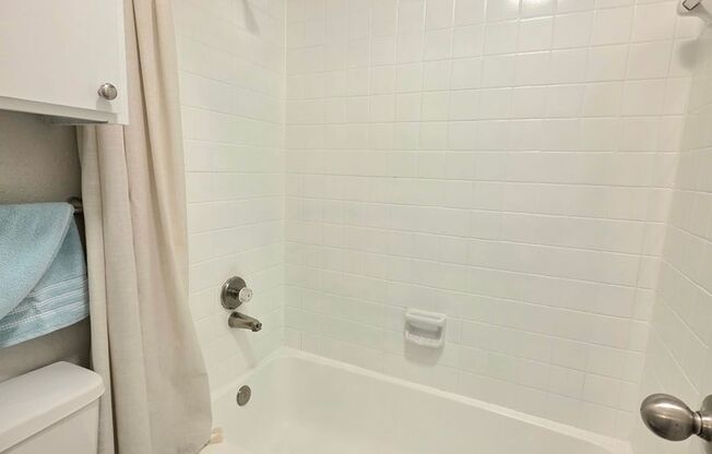 1 bed, 1 bath, 753 sqft, $819, Unit 914