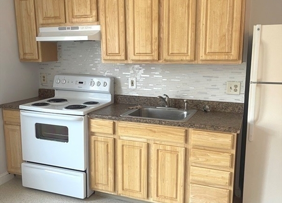 2 beds, 1 bath, 700 sqft, $3,000, Unit 6(3A)