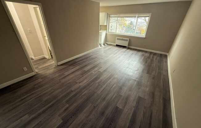 Studio, 1 bath, 400 sqft, $925, Unit #320