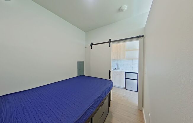 Studio, 1 bath, 337 sqft, $1,075, Unit 210