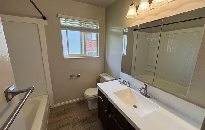 2 beds, 1 bath, 940 sqft, $1,145, Unit Unit 17