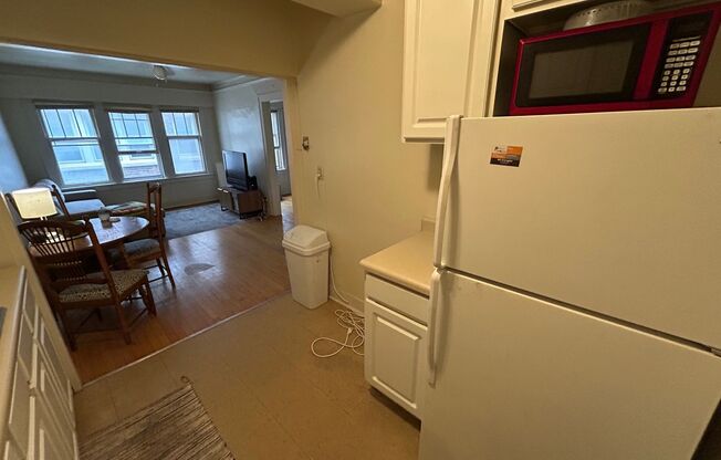 1 bed, 1 bath, $995, Unit 33