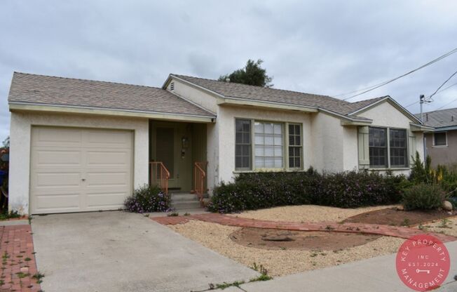 Grantville, Charming 4-Bedroom Home with Stunning Views