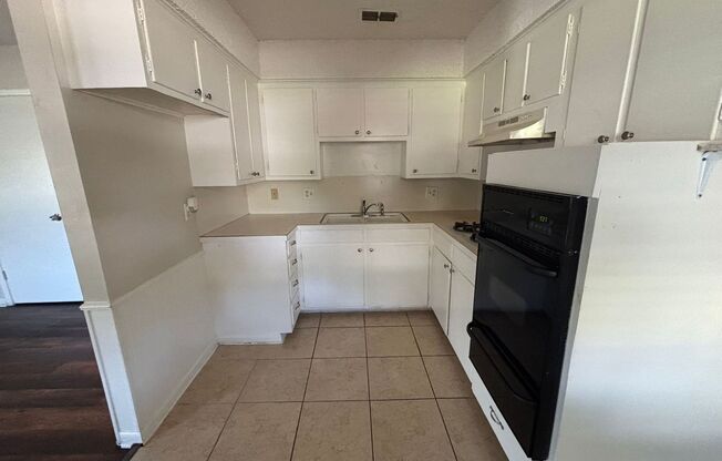 2 beds, 1 bath, 826 sqft, $950, Unit 1619
