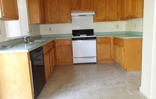 Three Bedroom Coming Available in South Yuba City