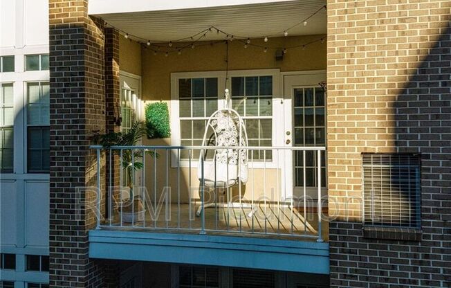 220 Renaissance Parkway Northeast