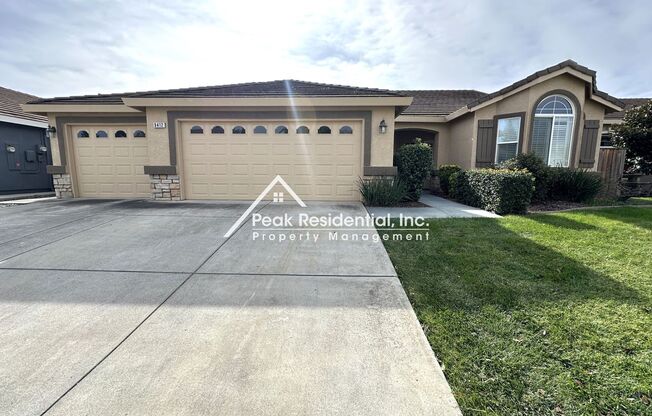 Very Nice 4bd/2.5b Elk Grove House with Bonus Room!