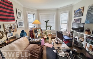 3839 N Greenview Ave