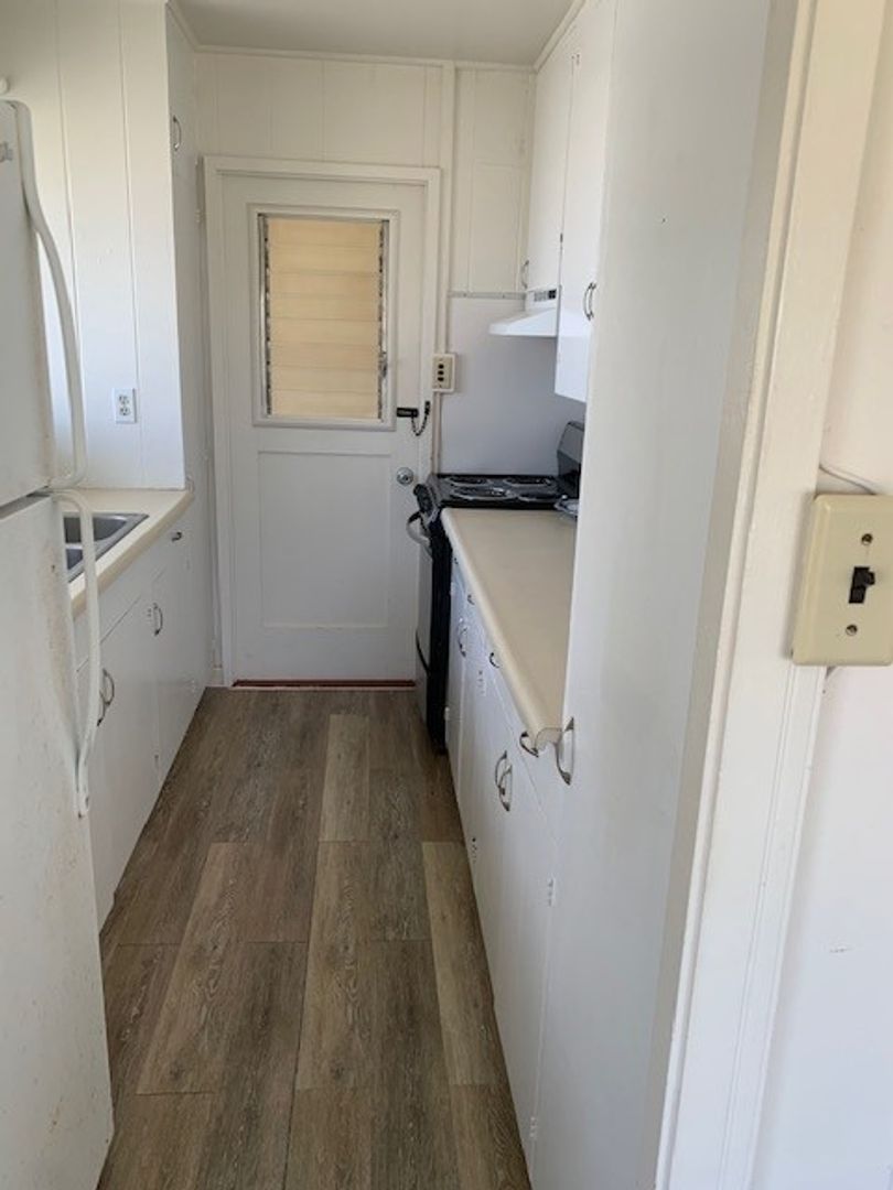Alewa Heights - Upstairs Unit of Duplex