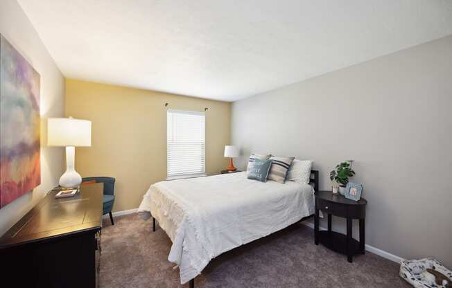 Well Lite Bedroom at River Oak Apartments, Louisville, 40206