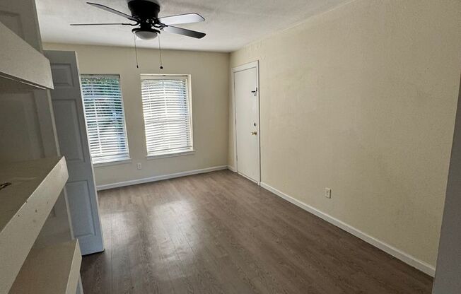 3 beds, 2 baths, $1,395, Unit Apt #207