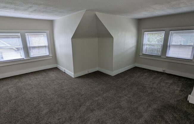 2 beds, 1 bath, $1,150, Unit Unit 2