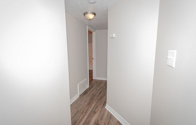 2 beds, 1 bath, 858 sqft, $1,096, Unit K6