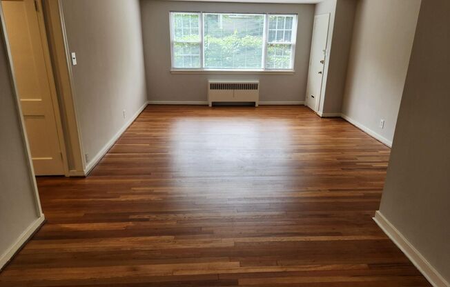 2 beds, 1 bath, 897 sqft, $2,335, Unit E-03