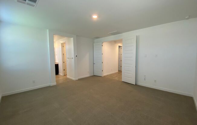 5 beds, 3 baths, $2,745