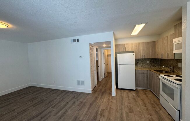 1 bed, 1 bath, 700 sqft, $1,595, Unit P107