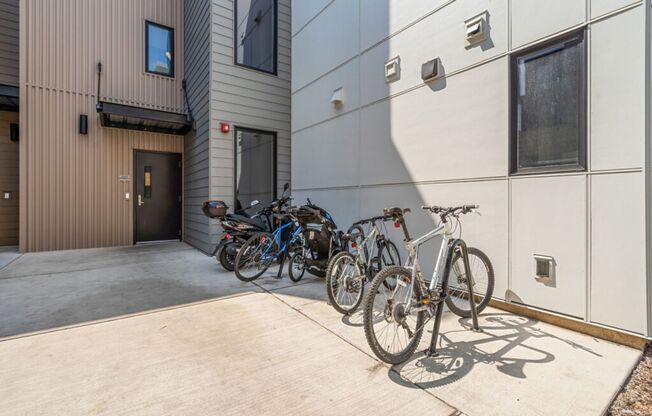 2 beds, 1 bath, 659 sqft, $1,635, Unit 324