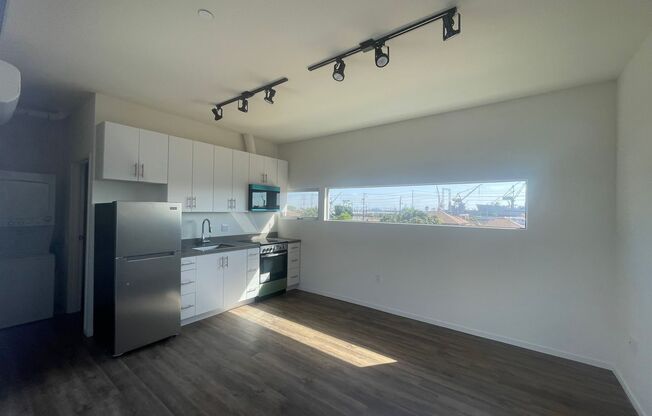 2 beds, 1 bath, 645 sqft, $2,695, Unit 209