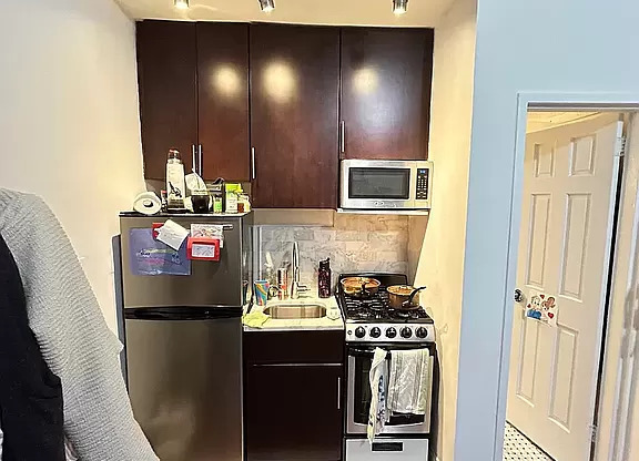 Studio, 1 bath, $2,800, Unit 15
