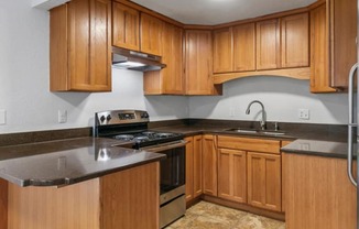 Kitchen at Arden Park Apartments, Kent, WA, 98031