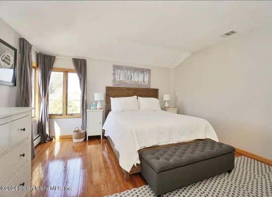 2 beds, 1 bath, 1,050 sqft, $1,900