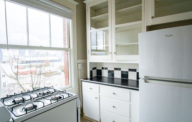 Studio, 1 bath, $1,095, Unit 53