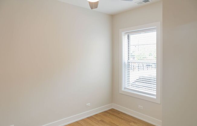 1 bed, 1 bath, 645 sqft, $2,150, Unit 3529.5-1E