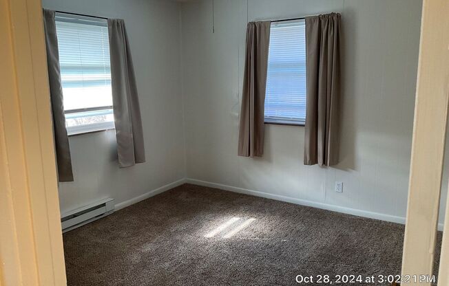 2 beds, 1 bath, 700 sqft, $1,100, Unit 01440-20