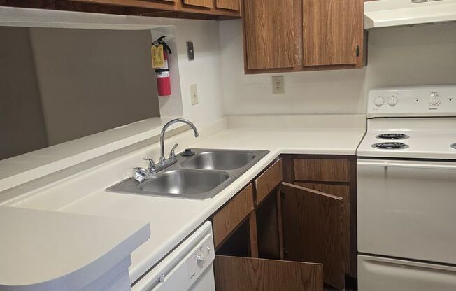 1 bed, 1 bath, 709 sqft, $950, Unit PG 1104